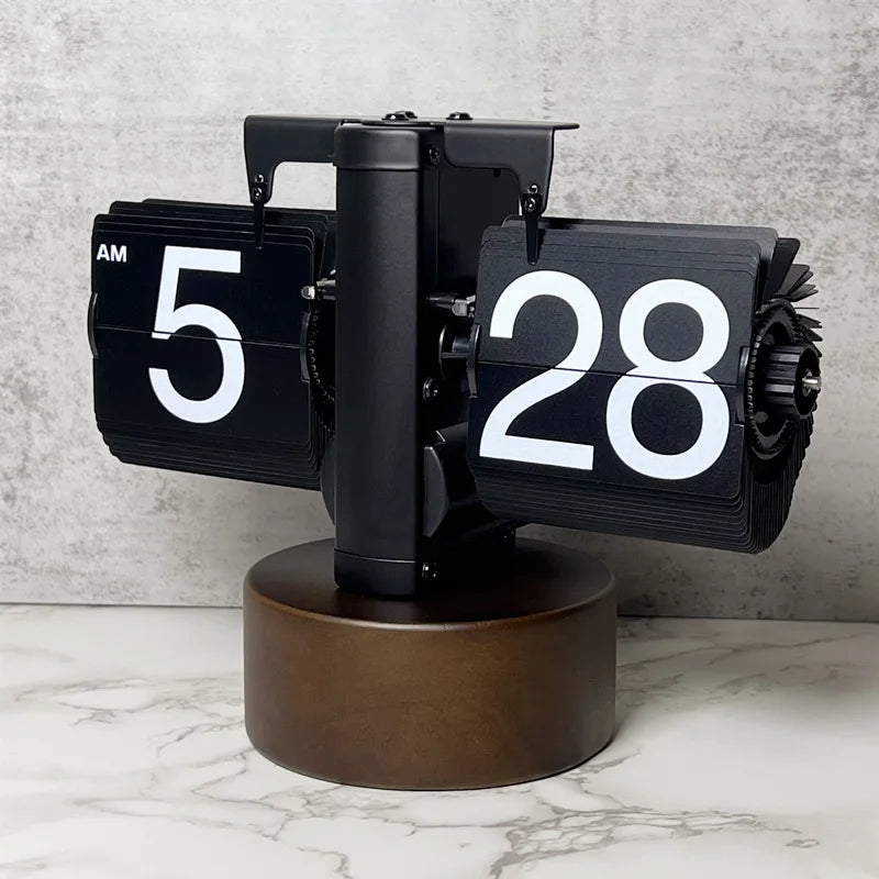 Creative Home Accessories Beech Walnut Automatic Page Clock Retro Living Room Decoration Small Balance Mechanical Resin Calendar