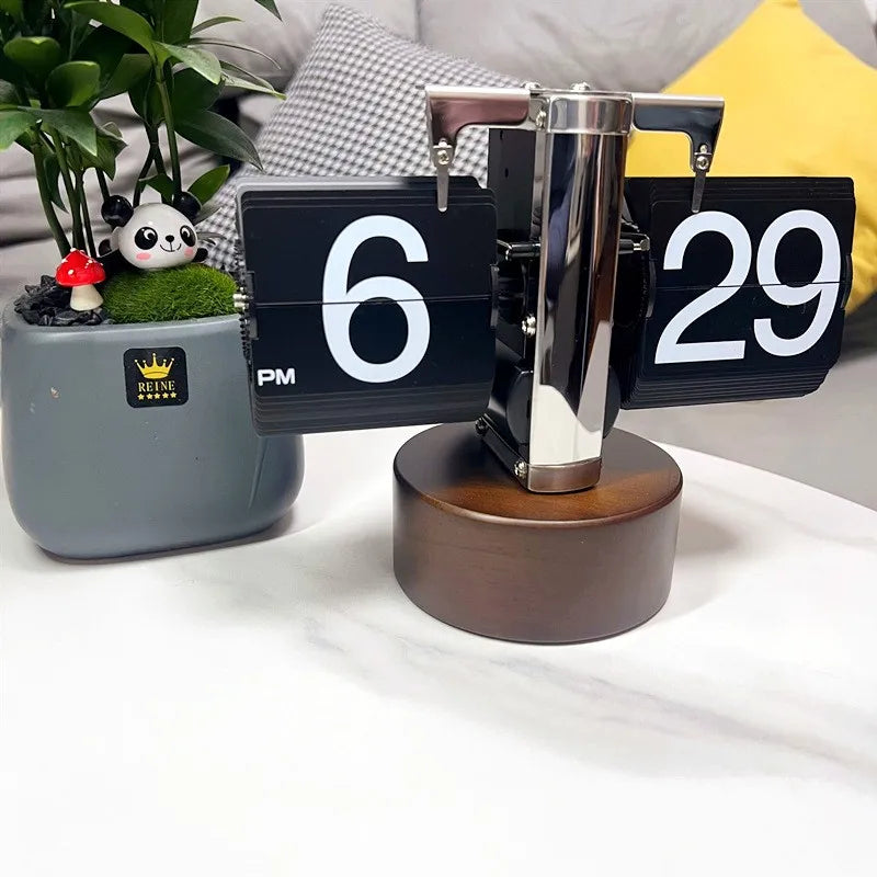 Creative Home Accessories Beech Walnut Automatic Page Clock Retro Living Room Decoration Small Balance Mechanical Resin Calendar